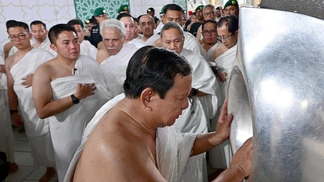 Prabowo dari Tanah Suci Instruksikan Penyelamatan Total Korban Kapal Tenggelam di Selat Bali